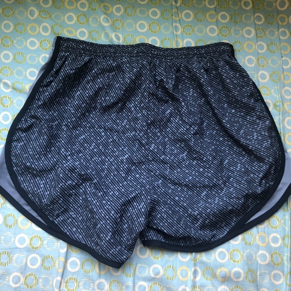 nike running shorts - Picture 2 of 2